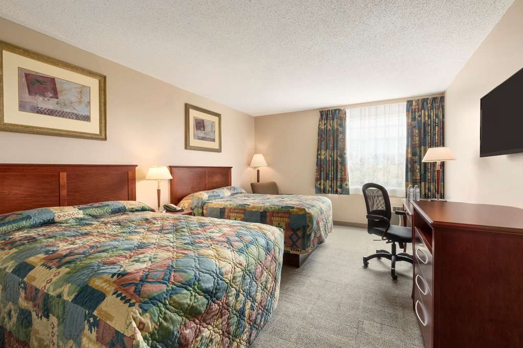 Travelodge Hanna Canada Grey الغرفة الصورة