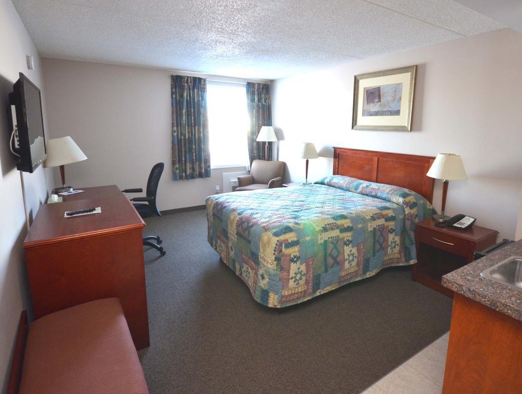 Travelodge Hanna Canada Grey الغرفة الصورة